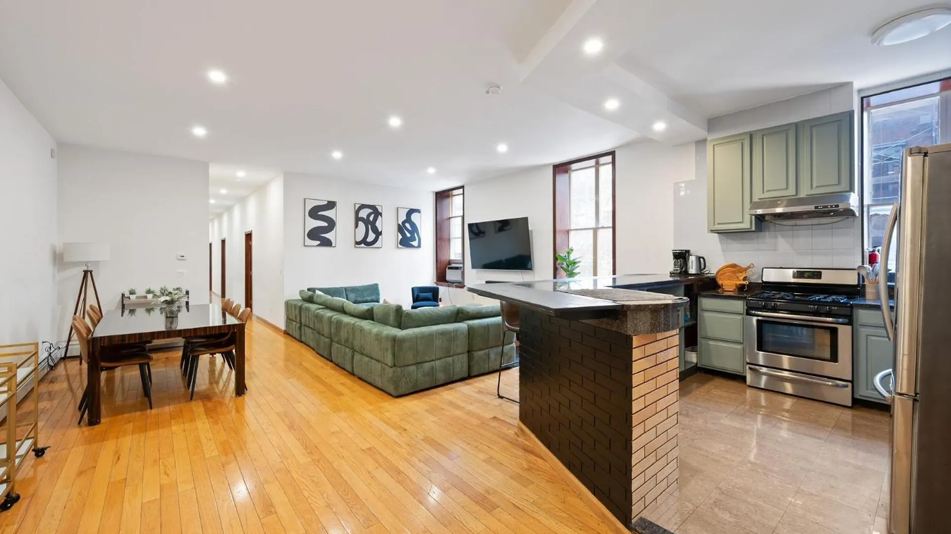Massive Soho Loft 5Bedrooms 2 Baths - 2500 Sqft New York Hotel