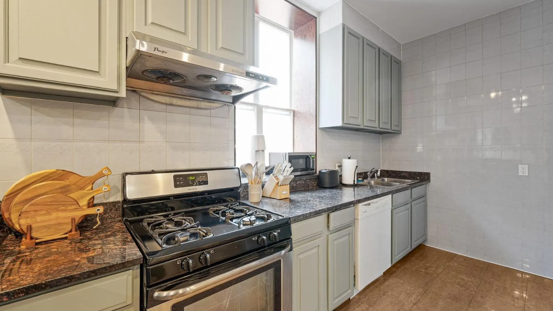 Massive Soho Loft 5Bedrooms 2 Baths - 2500 Sqft New York