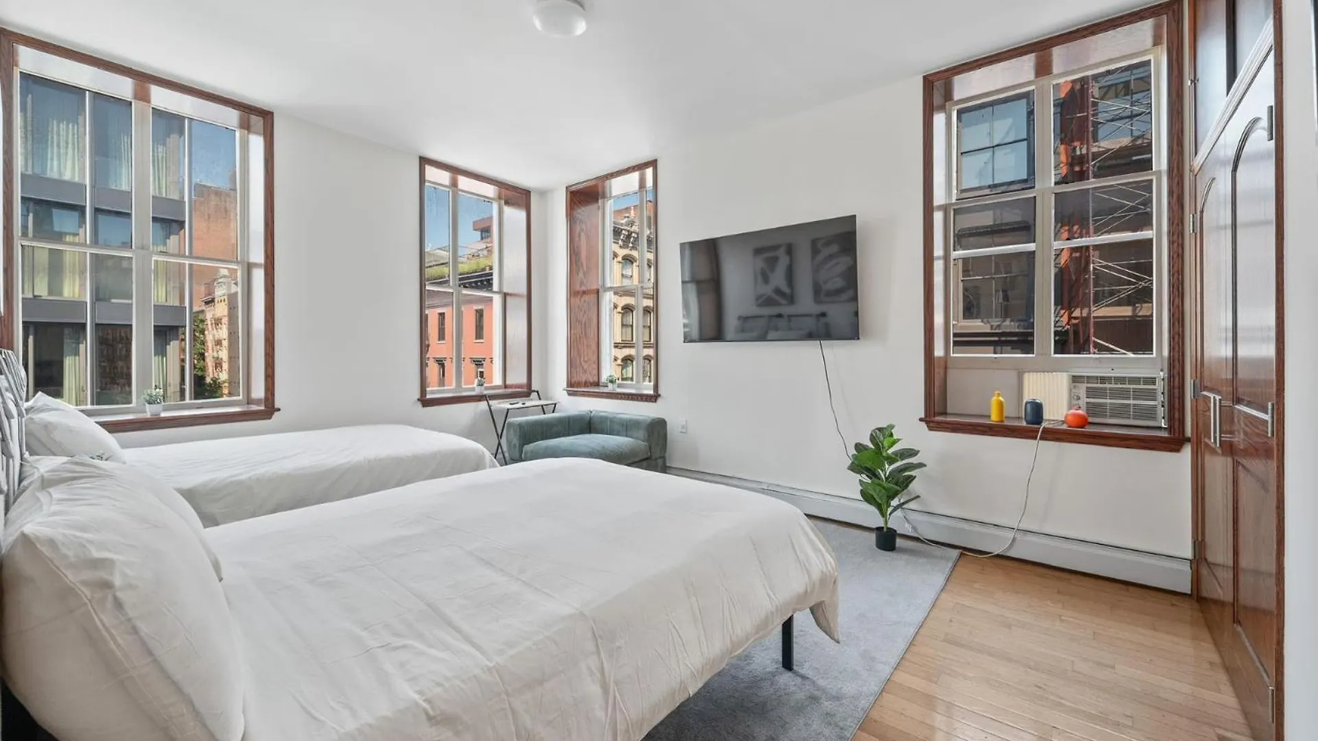 Massive Soho Loft 5Bedrooms 2 Baths - 2500 Sqft New York United States