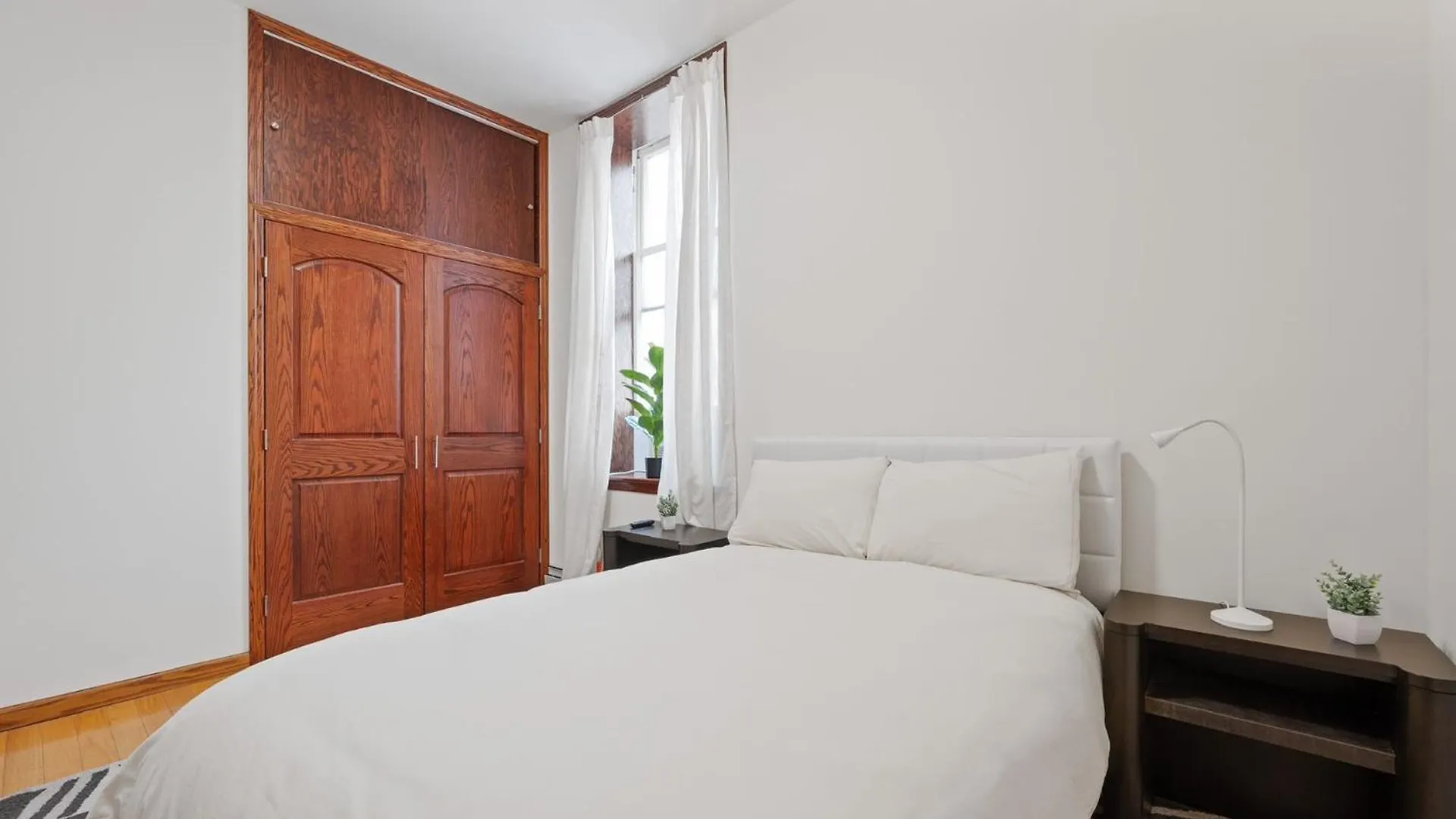 Massive Soho Loft 5Bedrooms 2 Baths - 2500 Sqft New York